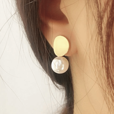 And The Store Powder Pearl Earrings